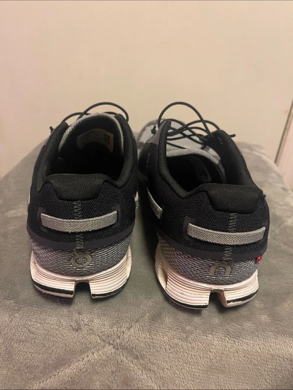 On Running Men's Athletic Shoes - Black & Grey